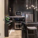 Wynwood Condo, Walk To Restaurants And Nightclubs!