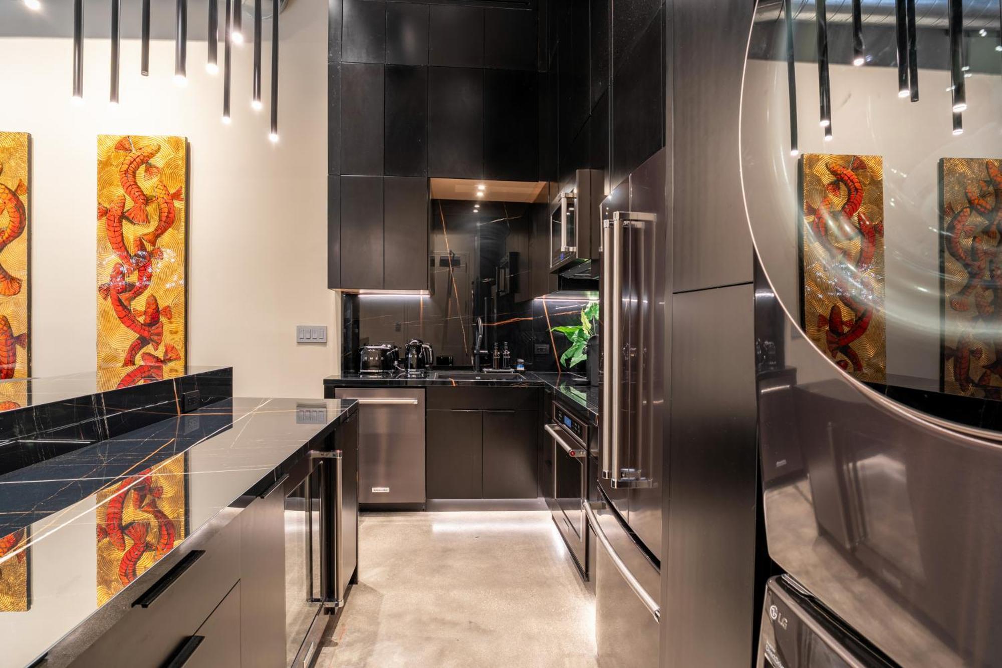 Wynwood Condo, Walk To Restaurants And Nightclubs! * Miami